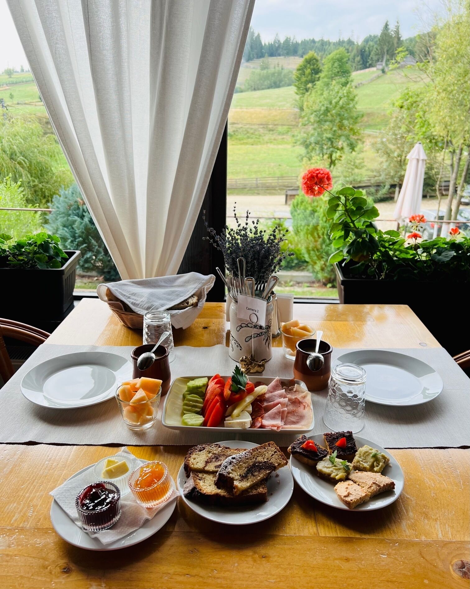 Breakfast and dinner served, local cuisine