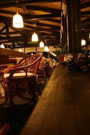 Breakfast and dinner served, local cuisine - Pension Valentina (Manastirea Humorului)