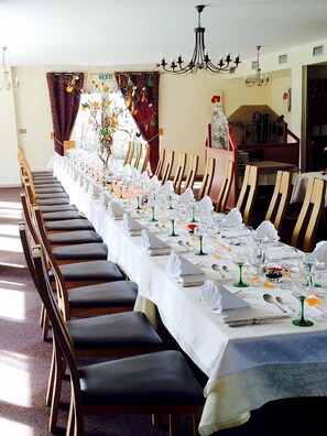 Serveert lunch en diner, Franse gerechten