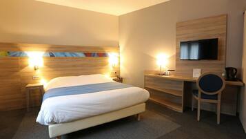 مكتب وتجهيزات عازلة للصوت وواي فاي مجانًا وملاءات أسرّة