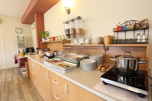 Frühstück (11.50 EUR pro Person)