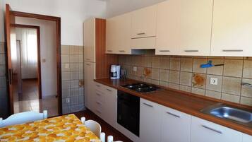 Apartment, 2 Bedrooms (Gomez 1) | Private kitchen | Full-size fridge, stovetop, cookware/dishes/utensils