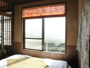 Habitación cuádruple Deluxe (Selected at check-in) | Caja fuerte, decoración individual, wifi gratis y ropa de cama