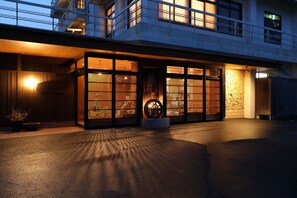 ด้านหน้าที่พัก