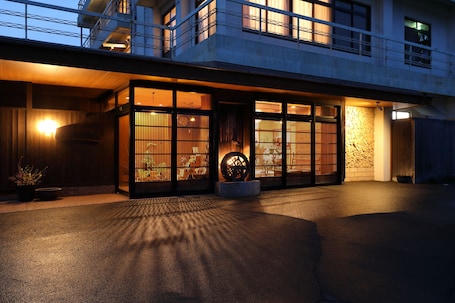 Fachada de la propiedad