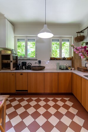 Fridge, stovetop, coffee/tea maker, cookware/dishes/utensils