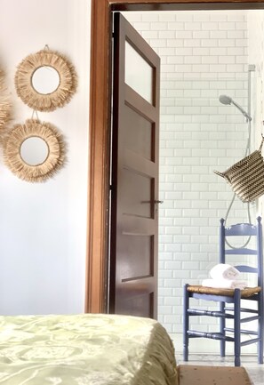 Standard Double or Twin Room (4) | Premium bedding, desk, free WiFi, bed sheets - Guesthouse Momo  (Dilsen-Stokkem)