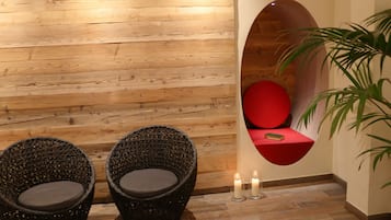 Indoor pool, pool loungers