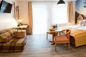 Comfort Room, 1 King Bed, Balcony, Mountain View | Minibar, in-room safe, soundproofing, free cots/infant beds