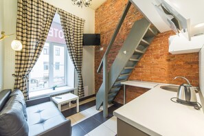 Een koelkast, een magnetron, een koffiezetapparaat/waterkoker