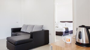 Presidential Suite | Desk, free WiFi, bed sheets