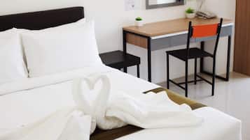 Presidential Suite | Desk, free WiFi, bed sheets