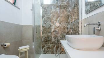 Doppia Standard | Bagno | Doccia, set di cortesia gratuito, asciugacapelli, bidet