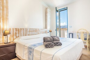 Superior Apartment | Premium bedding, in-room safe, desk, blackout drapes - Montiruju Hotel (Santa Maria Coghinas)