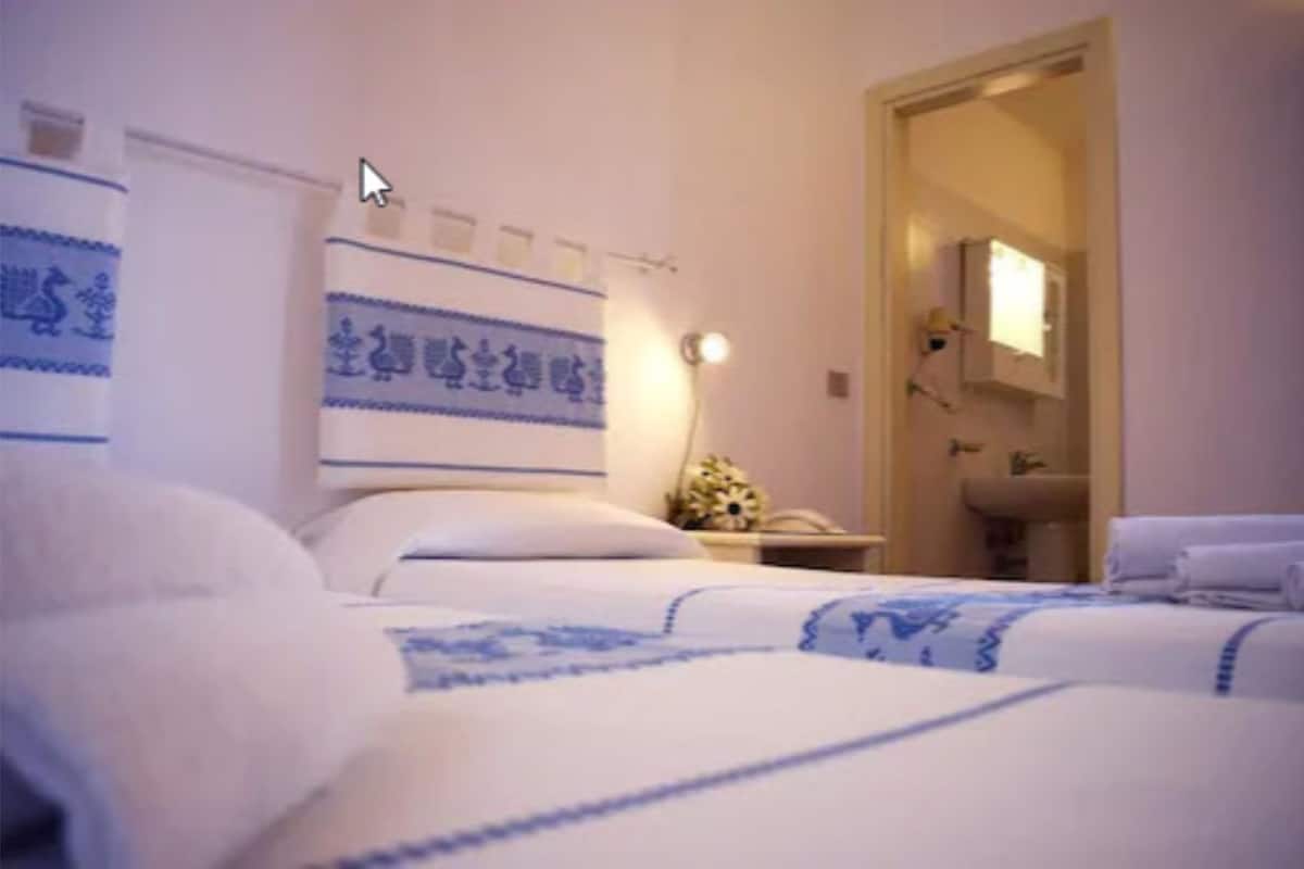 premium bedding, in-room safe, desk, blackout curtains