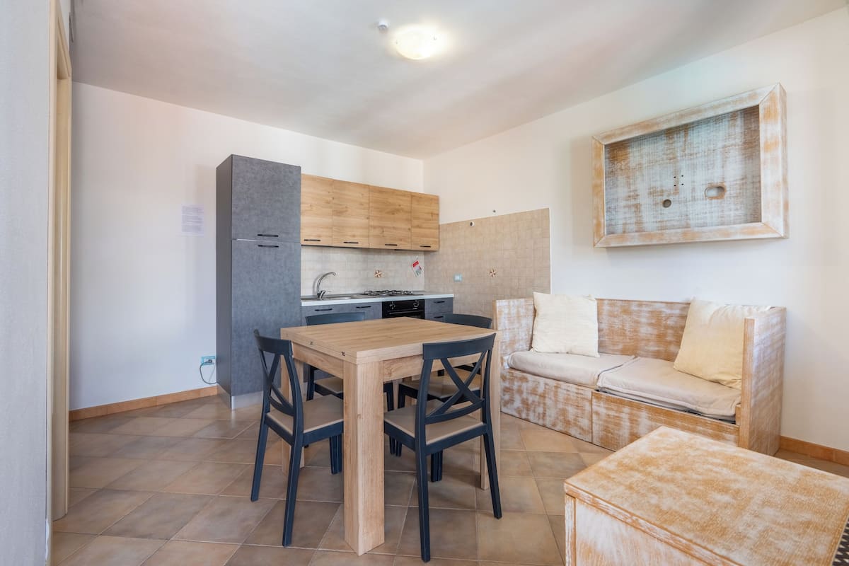 Căn hộ Superior | Khu phòng khách | TV màn hình phẳng 32-inch có truyền hình vệ tinh, TV