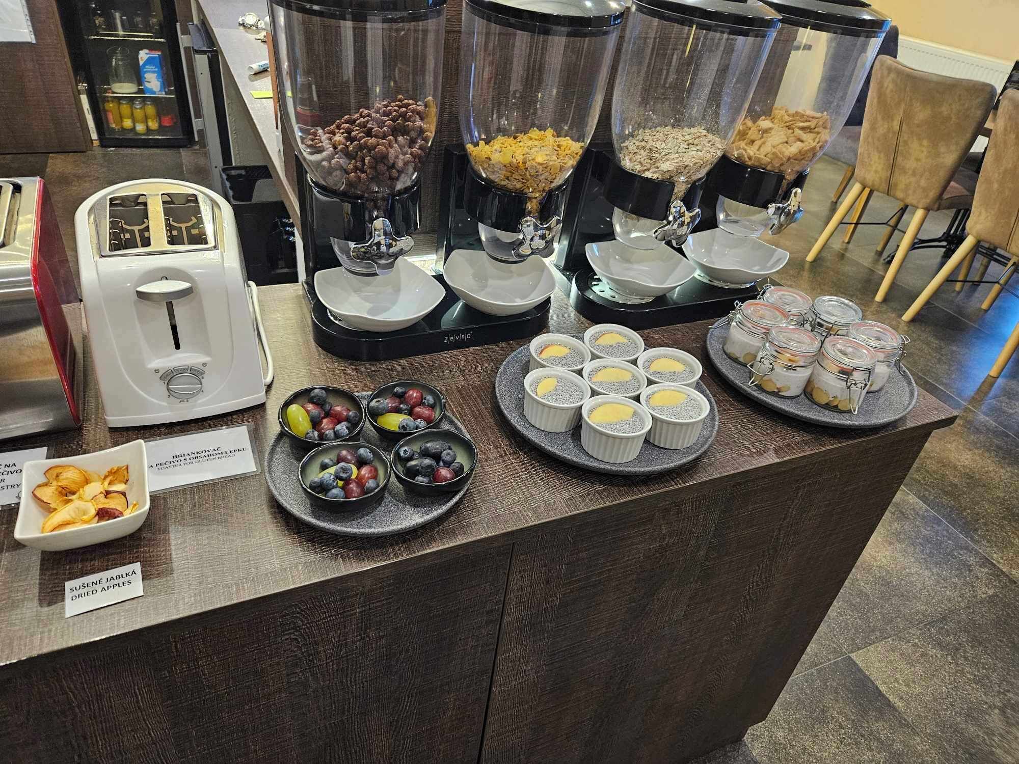 free daily full breakfast