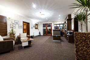 Área de estar no saguão