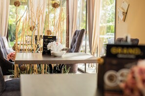 Bar (on property) - Grand Hotel Senica (Senica)