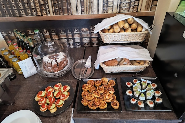 Free daily full breakfast