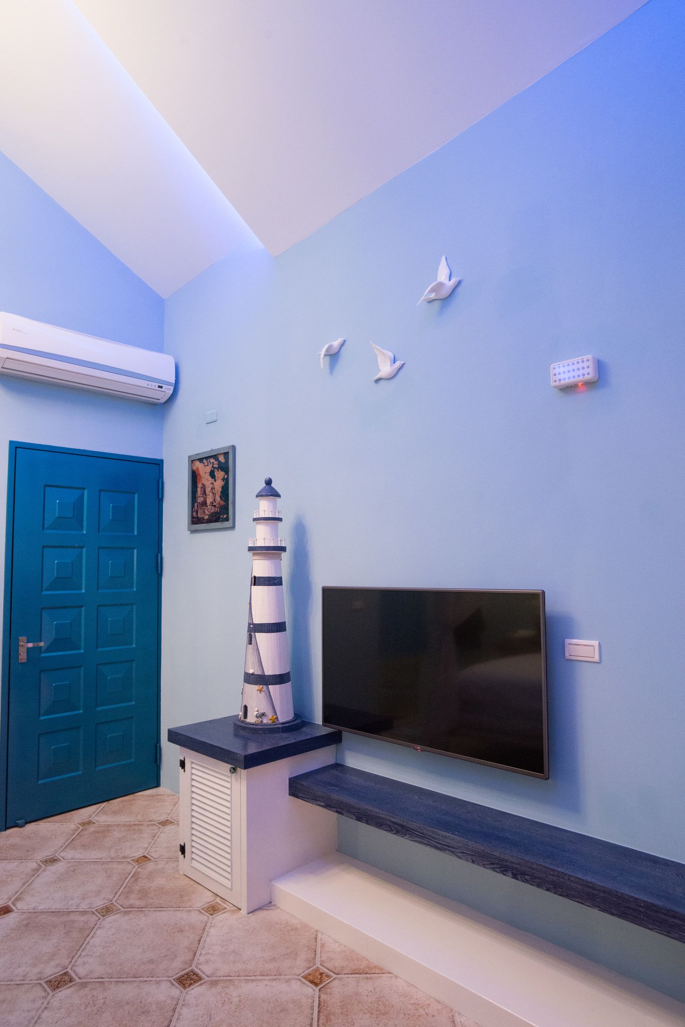 Signature tweepersoonskamer, 1 slaapkamer, uitzicht op meer | 7 slaapkamers, individueel gedecoreerd, individueel gemeubileerd