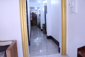 Hallway - Apple 2 Guesthouse (Luang Prabang)