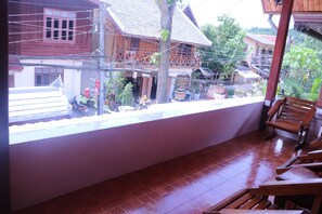 Terrace/patio - Apple 2 Guesthouse (Luang Prabang)