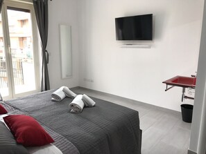 Schreibtisch, Verdunkelungsvorhänge, kostenloses WLAN, Bettwäsche