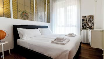 Apartment (2 Bedrooms) | 1 bedroom, desk, laptop workspace, soundproofing