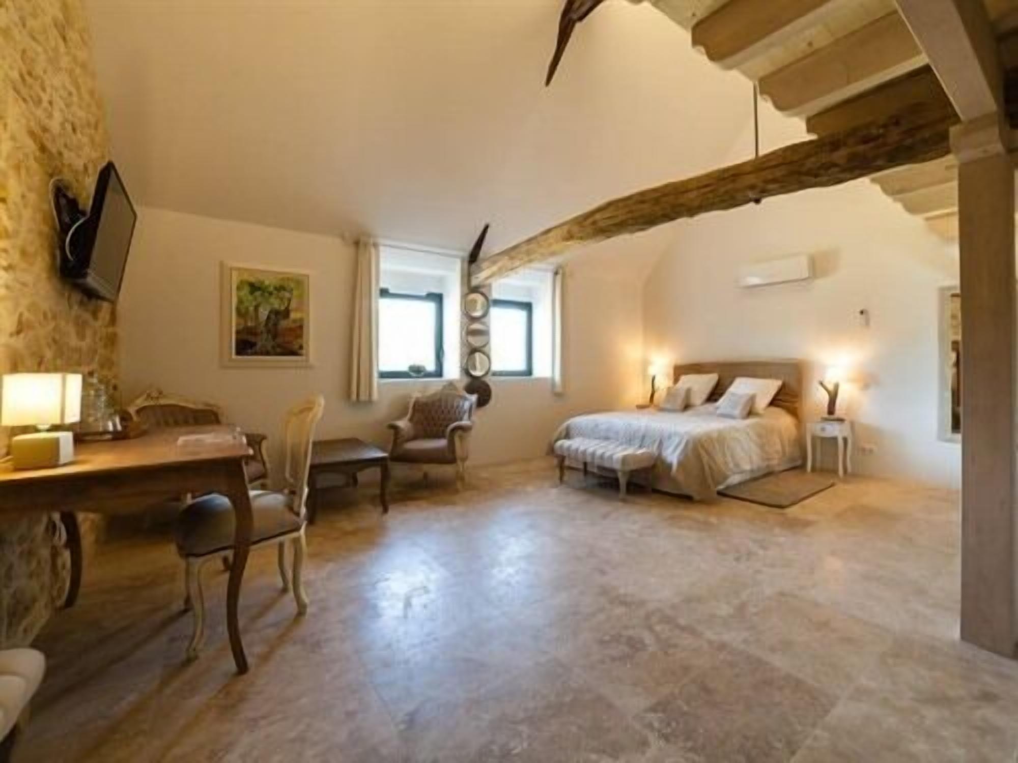 Premium bedding, individually decorated, individually furnished, desk