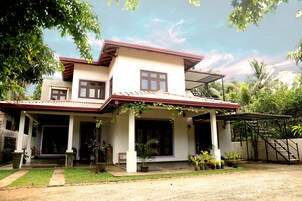 Fachada de la propiedad