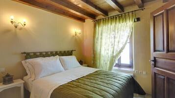 2 bedrooms, in-room safe, free WiFi, bed sheets