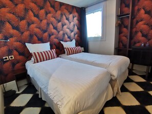 Tomannsrom | Sengetøy av topp kvalitet, skrivebord, blendingsgardiner og lydisolert