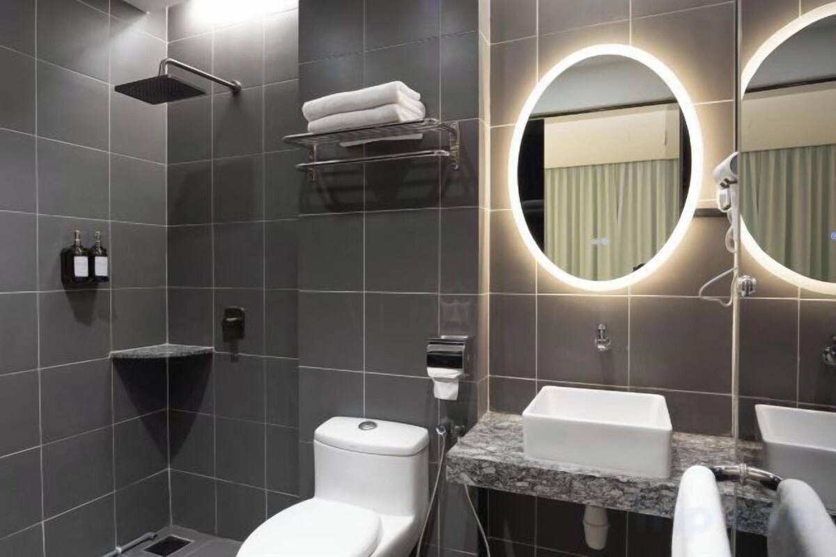 Deluxe King Room With Window