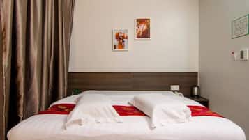 豪華客房, 1 張特大雙人床 (Window) | 客房內保險箱、書桌、熨斗/熨衣板、免費無線上網