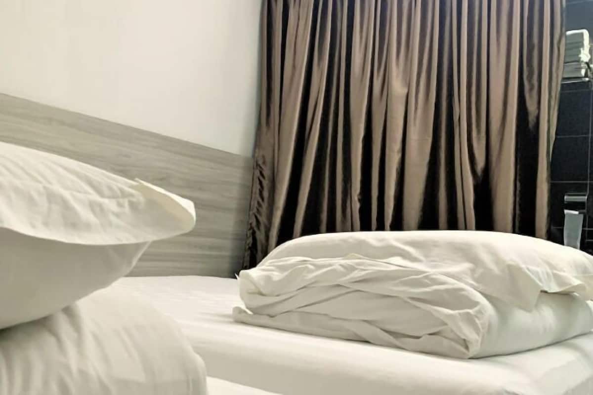 In-room safe, desk, iron/ironing board, free WiFi