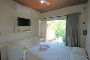 雙人房 | 高級寢具、迷你吧、房內夾萬、書桌