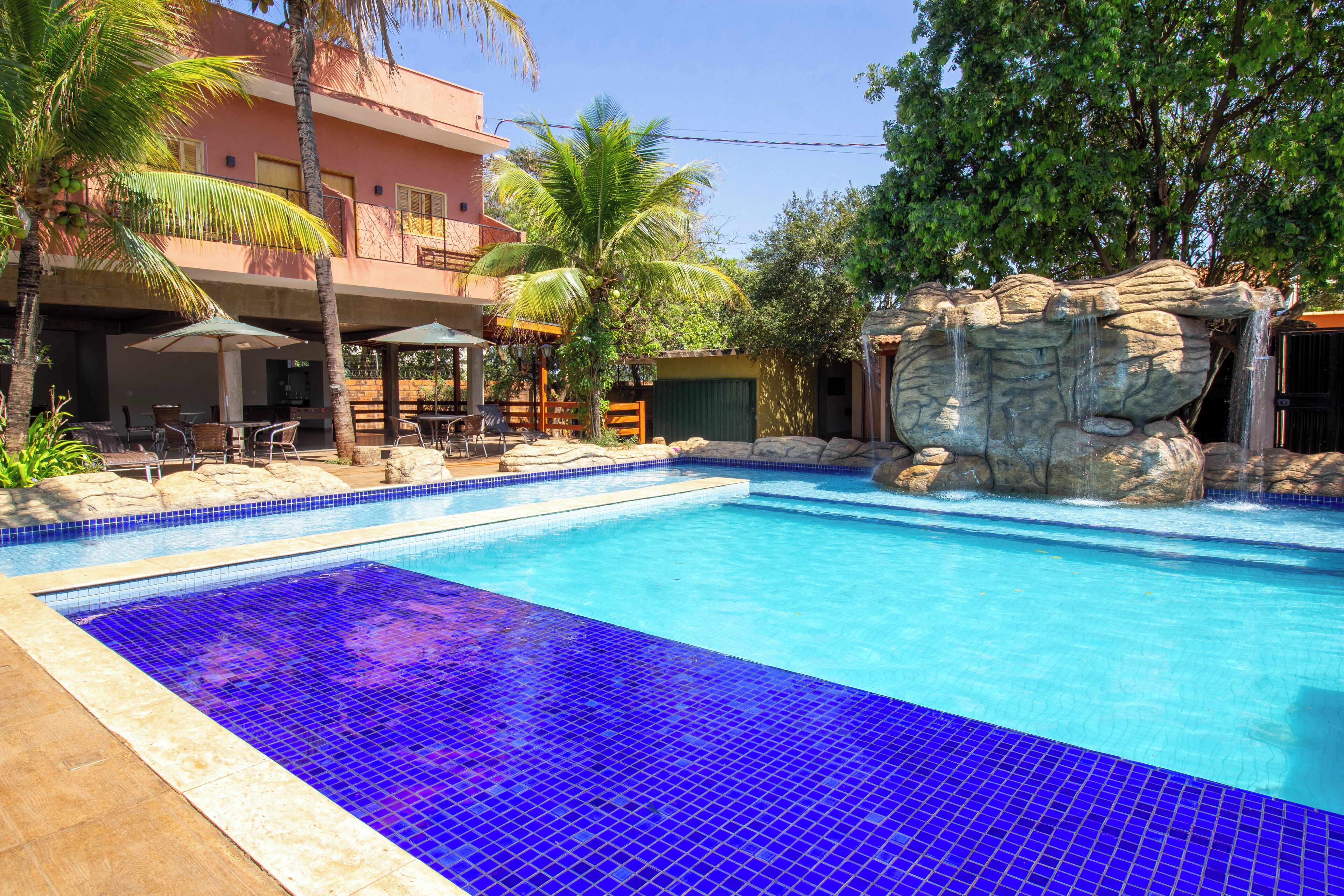 2 piscinas al aire libre, sillones reclinables de piscina