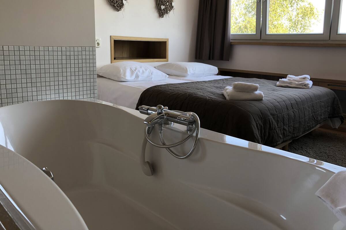 comfort room | 1 bedroom, premium bedding, individually decorated