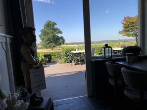Petit déjeuner, déjeuner et dîner servis sur place