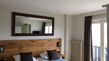 Standaard kamer, balkon | 1 slaapkamer, luxe beddengoed, individueel gedecoreerd