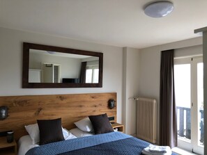 Rom – standard, balkong | 1 soverom, sengetøy av topp kvalitet og individuelt dekorert