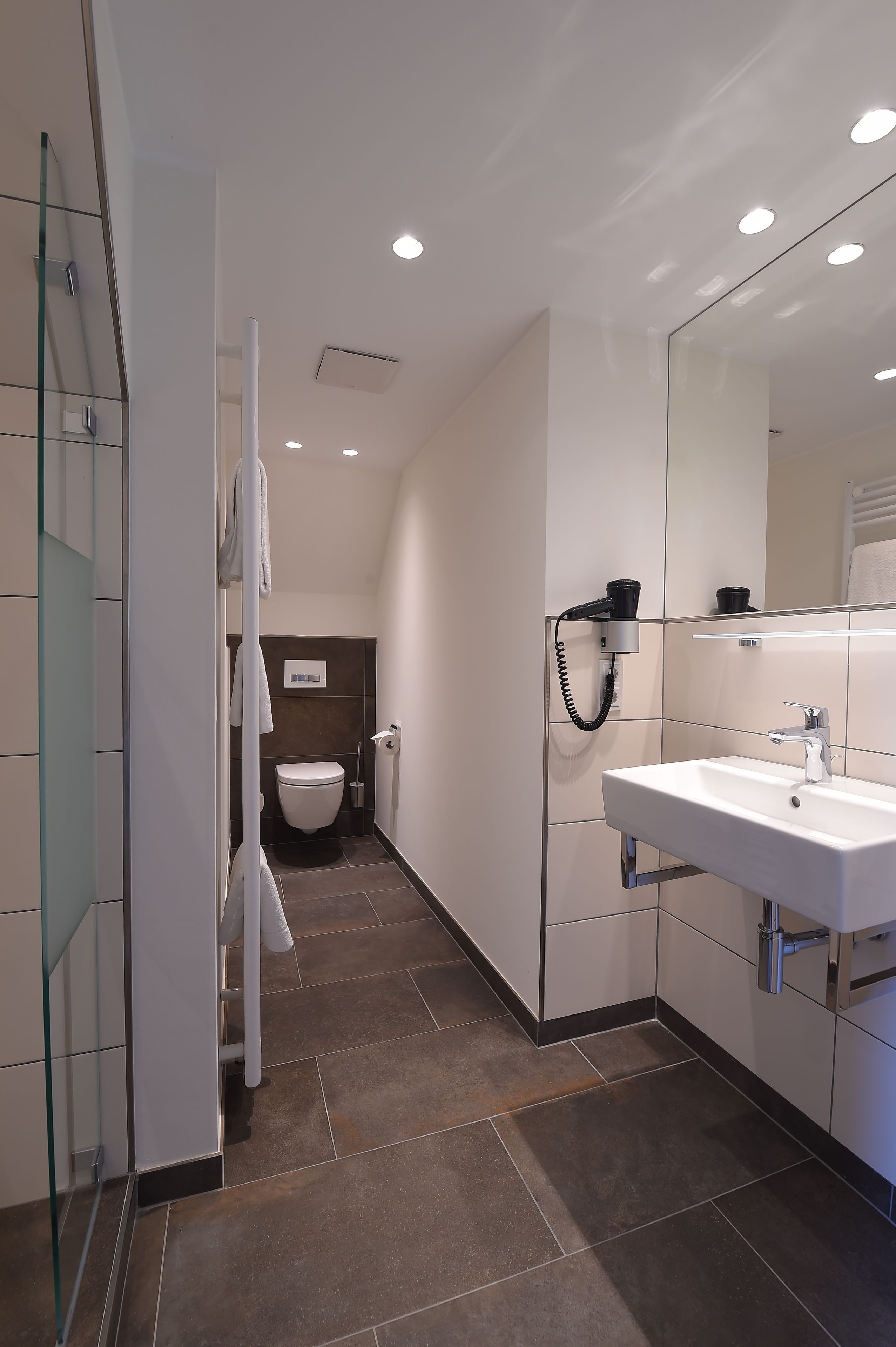 deluxe room (king size bed) | bathroom | shower, free toiletries, hair dryer, towels