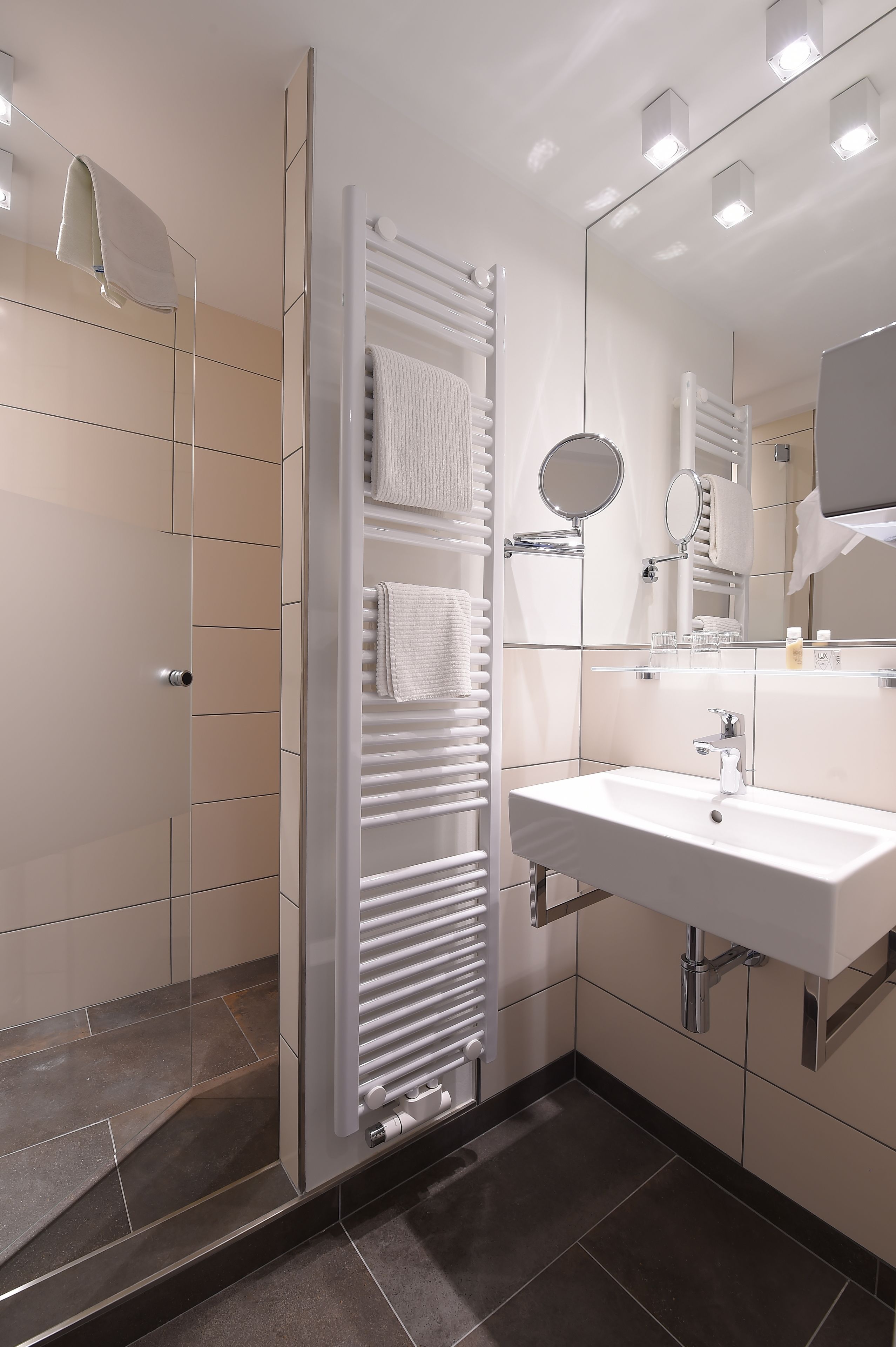 superior room (kingsize bed) | bathroom | shower, free toiletries, hair dryer, towels