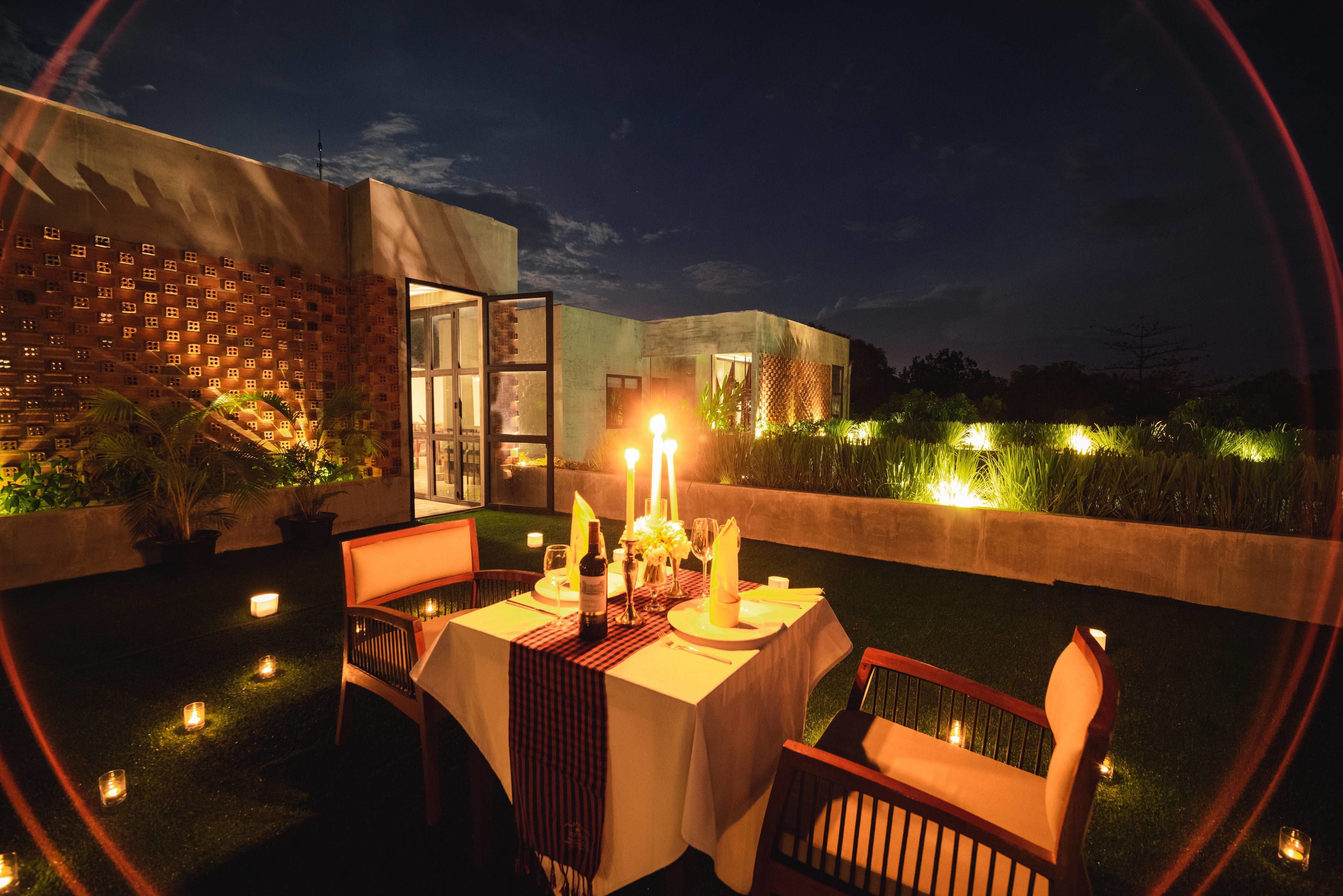 2 restaurants, breakfast, lunch served; local and international cuisine