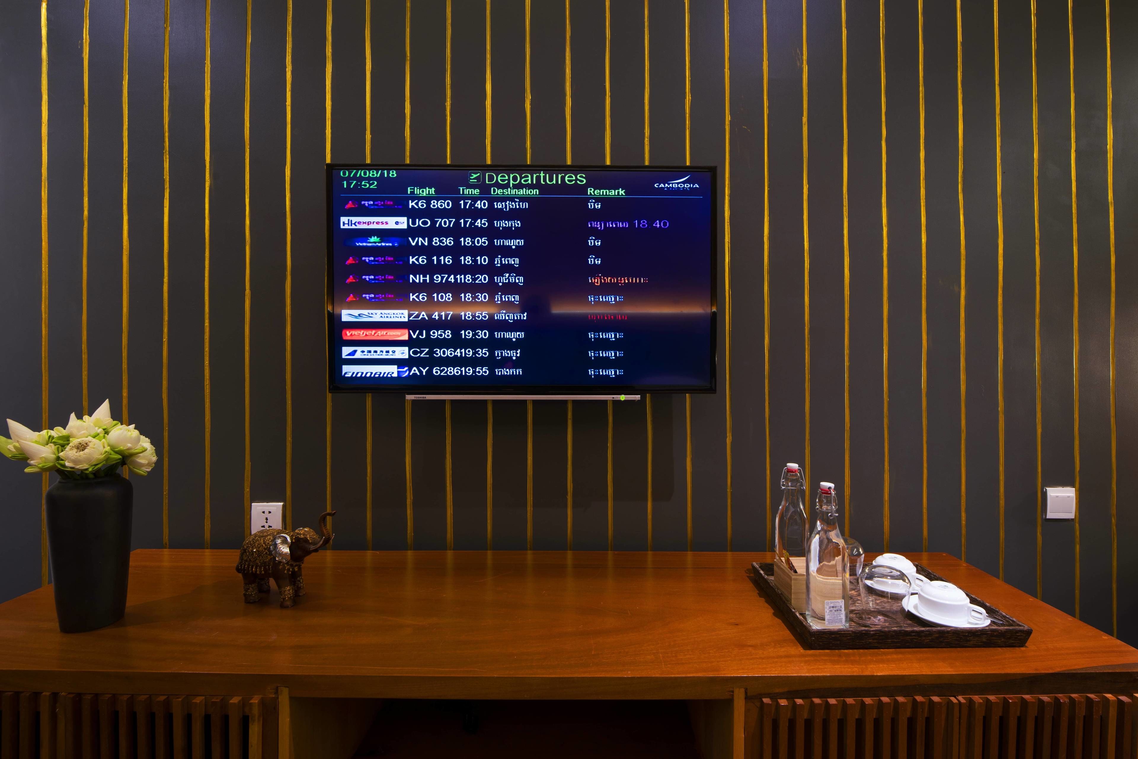 family suite, 1 bedroom, garden view | television