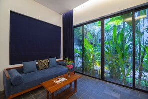 32-inch LCD TV with cable channels, TV