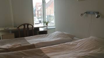 Yhden hengen huone | Työpöytä, silitysrauta/-lauta, ilmaiset vauvansängyt, lisävuoteet