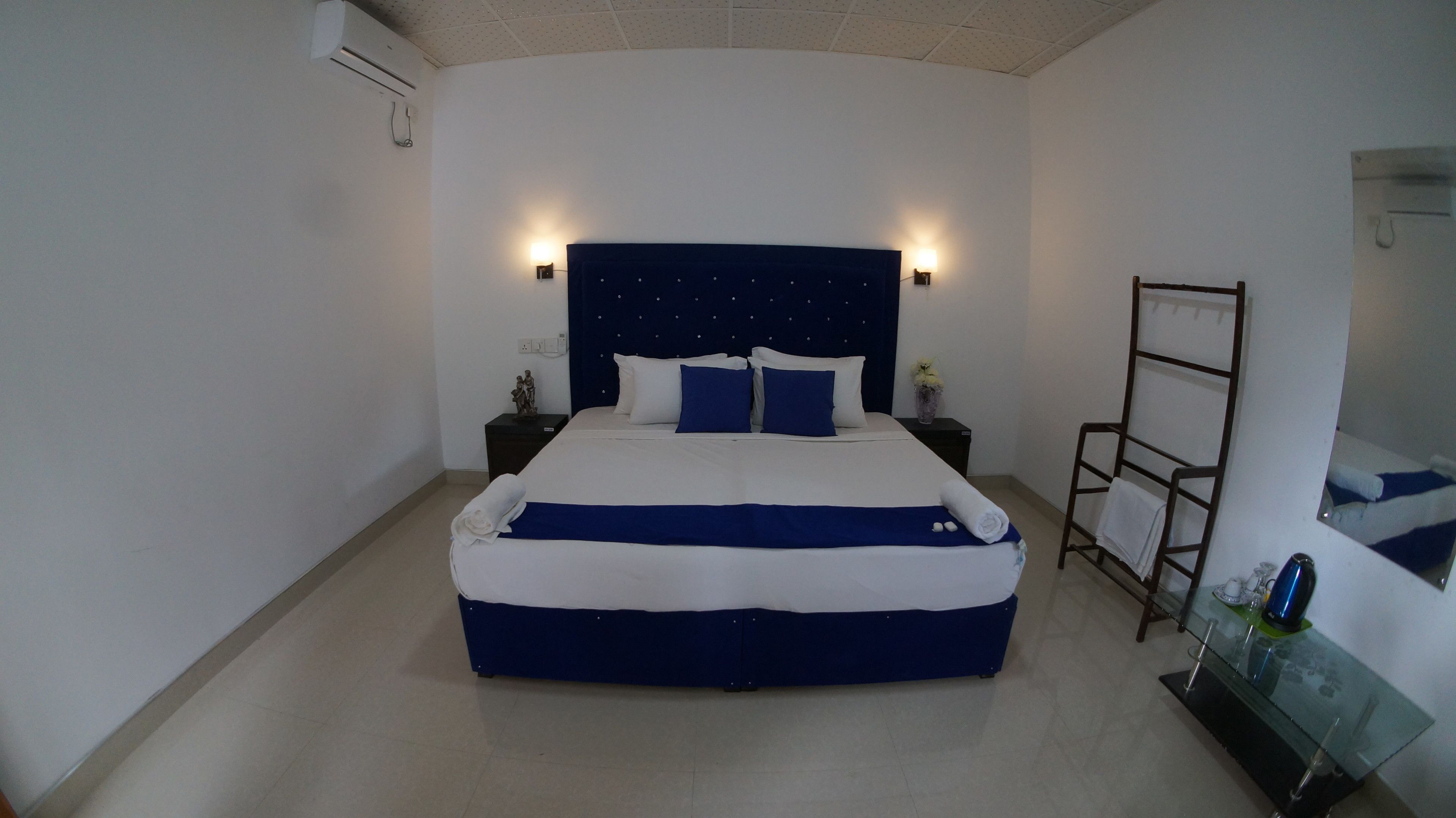 deluxe double or twin room, 1 bedroom, garden view, mountainside | living room