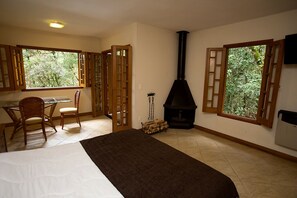 Chalet (4) | Minibar, in-room safe, free WiFi, bed sheets